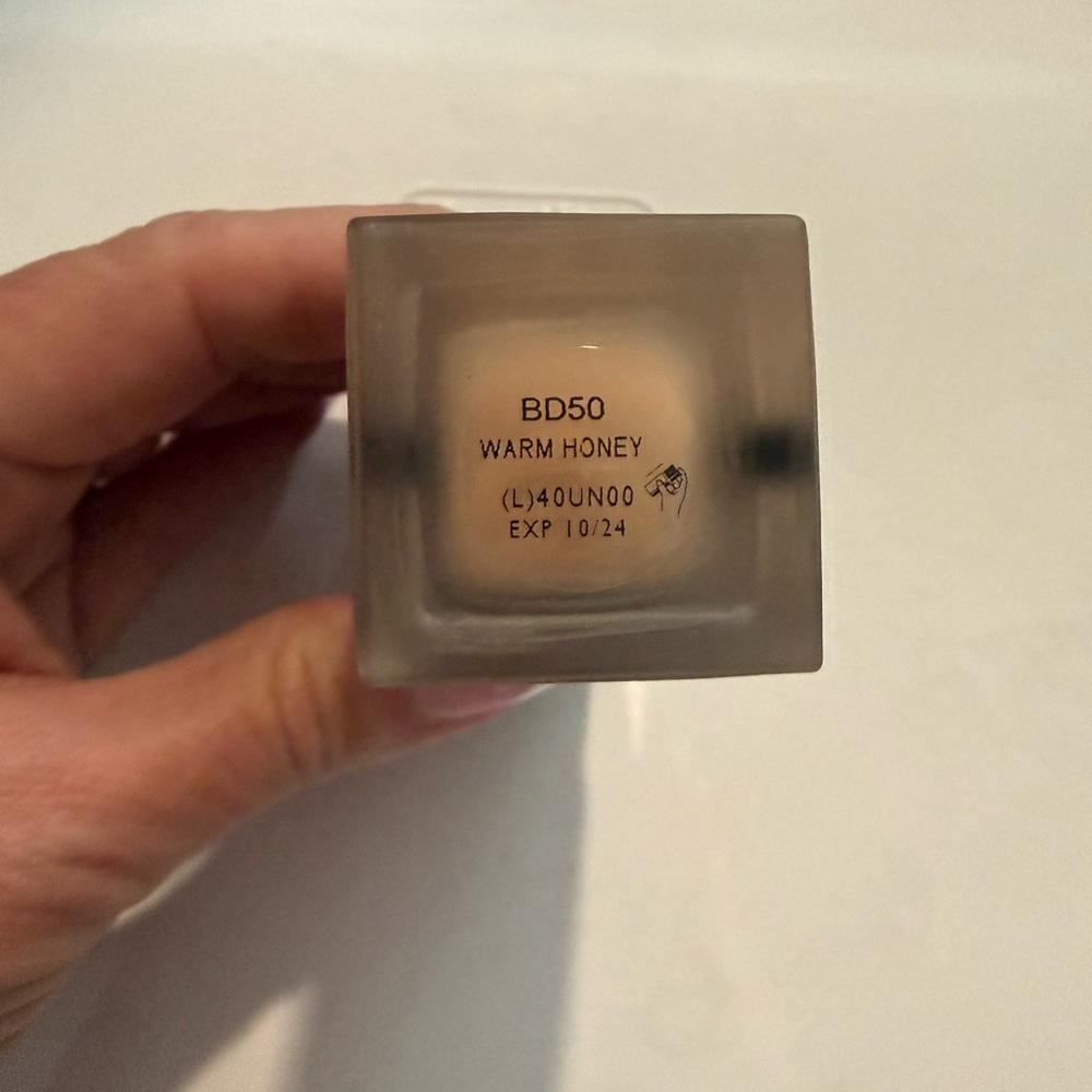 Yves Saint Laurent All Hours Foundation - Warm Beige - Picture 5 of 5